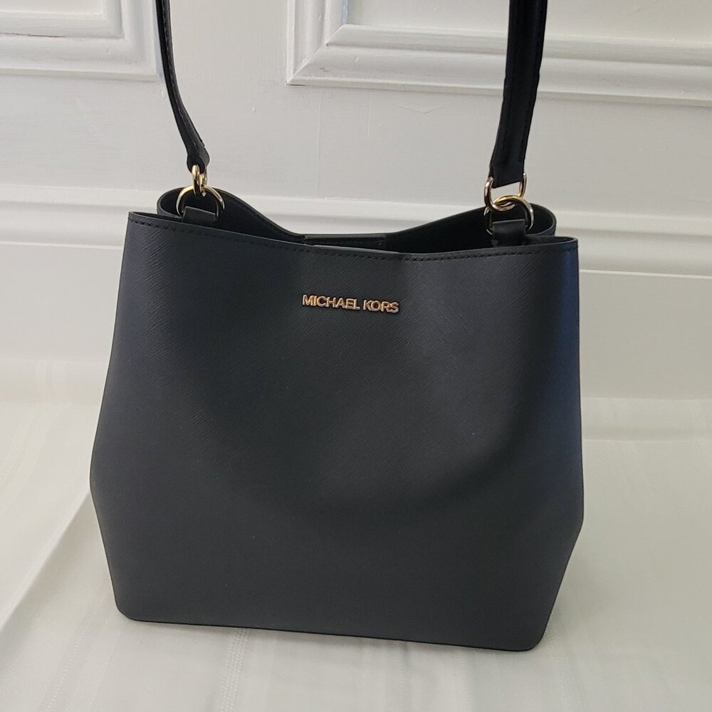 Michael Kors Medium sized Black leather shoulder bag